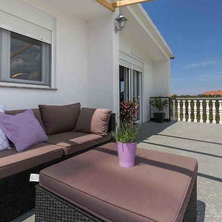 Modern And Spacious Apartment Bibinje Exterior foto
